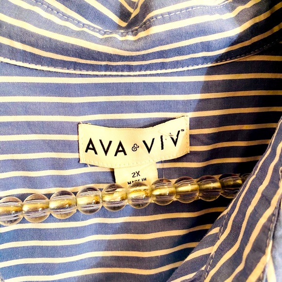 NWOT Ava & Viv Pinstripe Embroidered Blouse - Picture 2 of 4